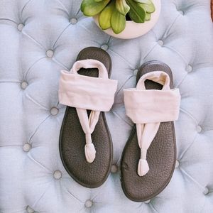 COPY - sanuk sandals Sz 9